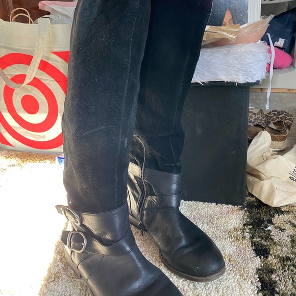 Knee high boots - Picture 1 of 3